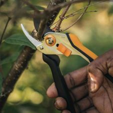 Секатор плоскостной металлический Solid P331 FISKARS