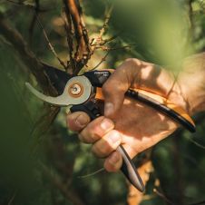 Секатор плоскостной металлический Solid P341 FISKARS