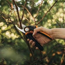 Секатор плоскостной Xseries PowerGear M P921 FISKARS