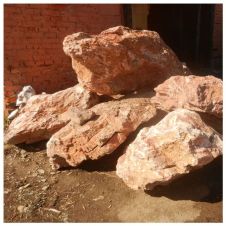 Бут (валун) мраморный красный, фр.50-500 мм